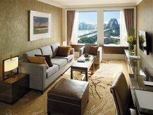 Shangri-La-suite-living-room