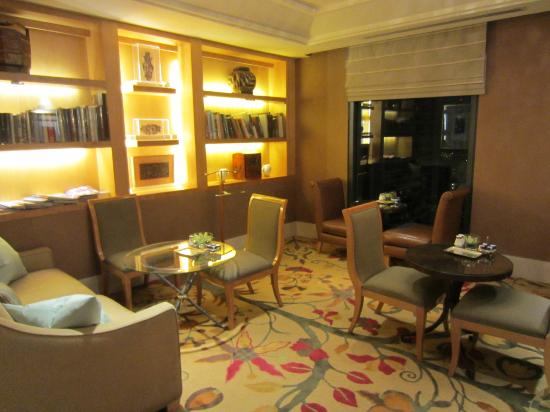 conrad-centennial-singapore-lounge