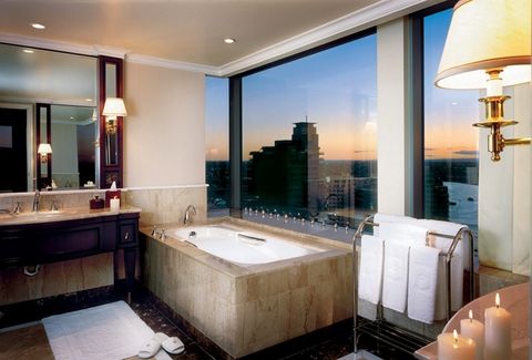 shangri_la_sydney_executive_corner_suite_bathroom