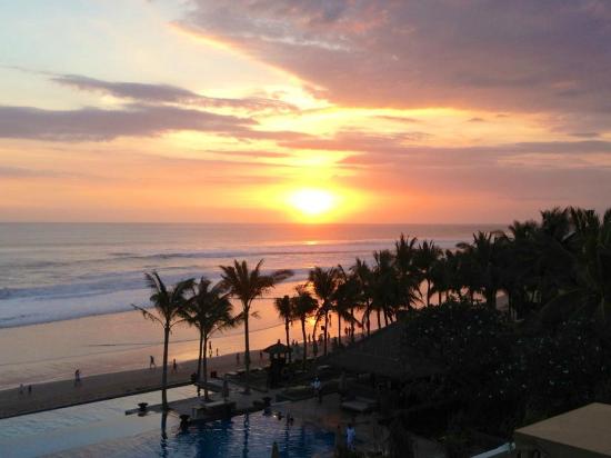 the-legian-bali-sunset