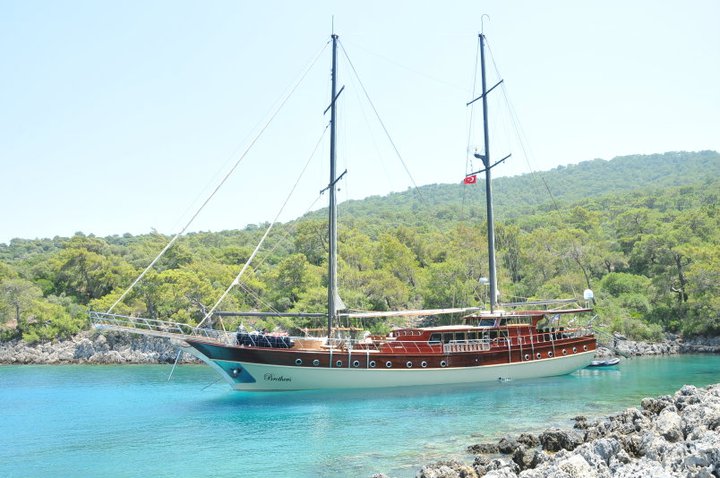 Brothers Gulet in a secluded turquoise bay