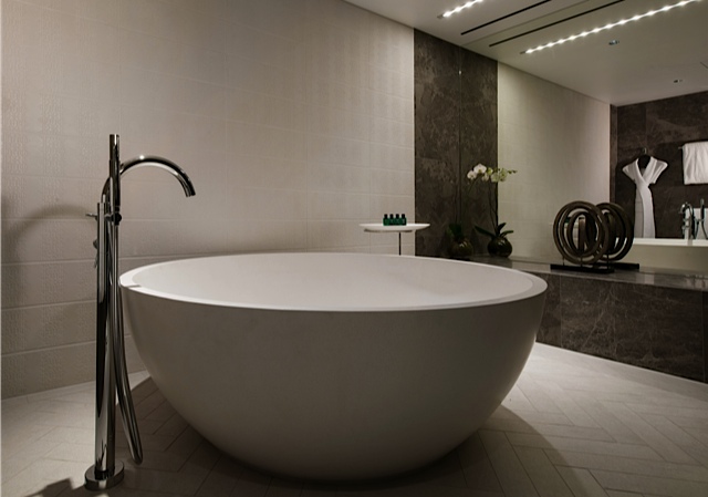 Opera-Suite-bathroom-Sofitel-Brisbane