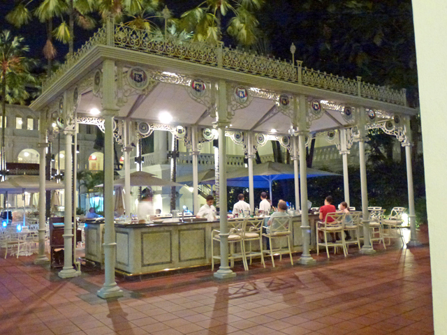 Raffles Courtyard Dining - Aleney de Winter