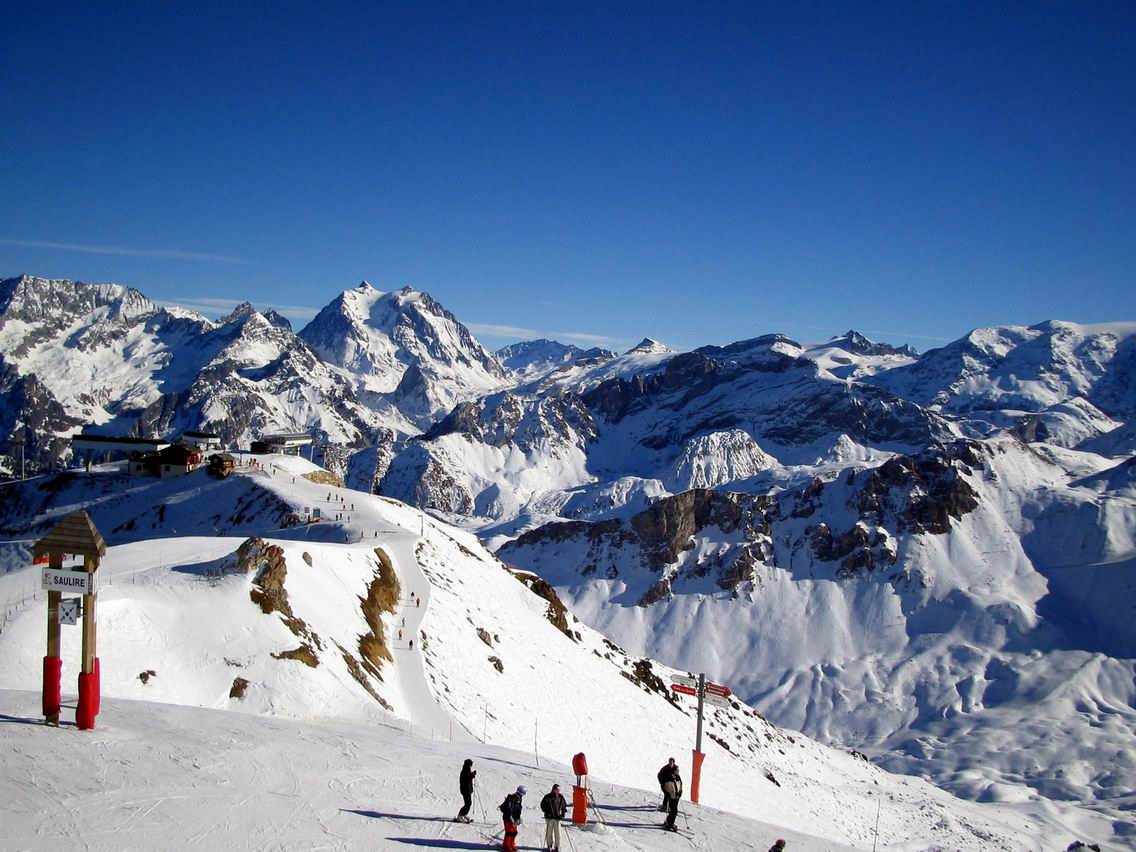 courchevel-skiing