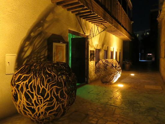 xva-art-hotel-entrance