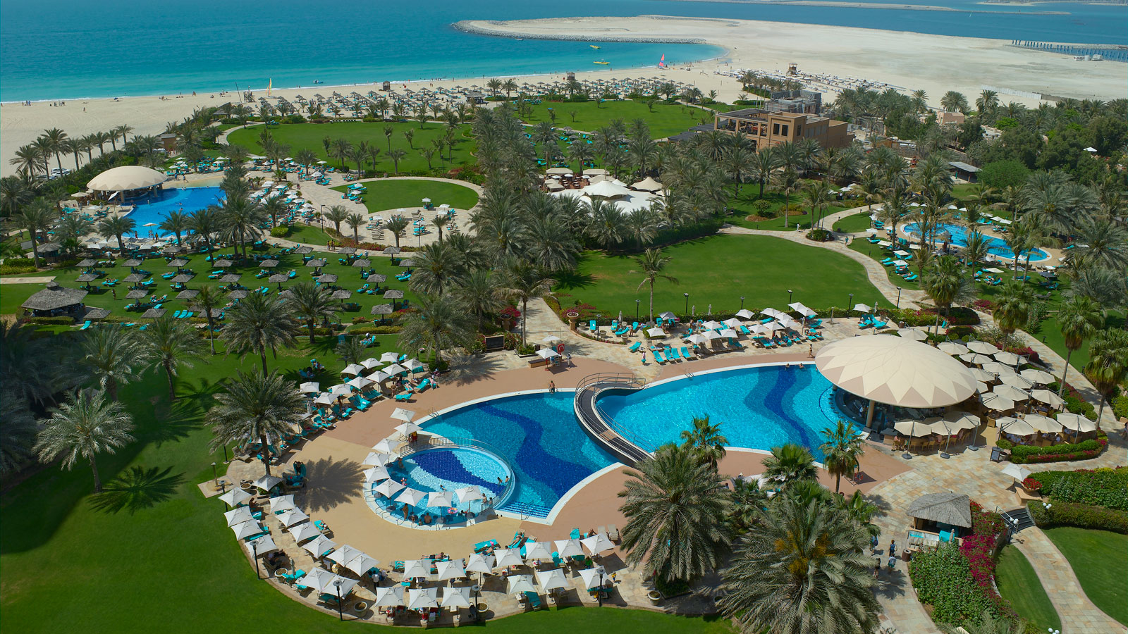 Le-Royal-Meridien-Dubai-Main-Pool
