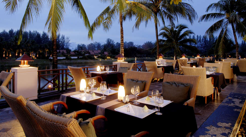 Banyan-tree-dining