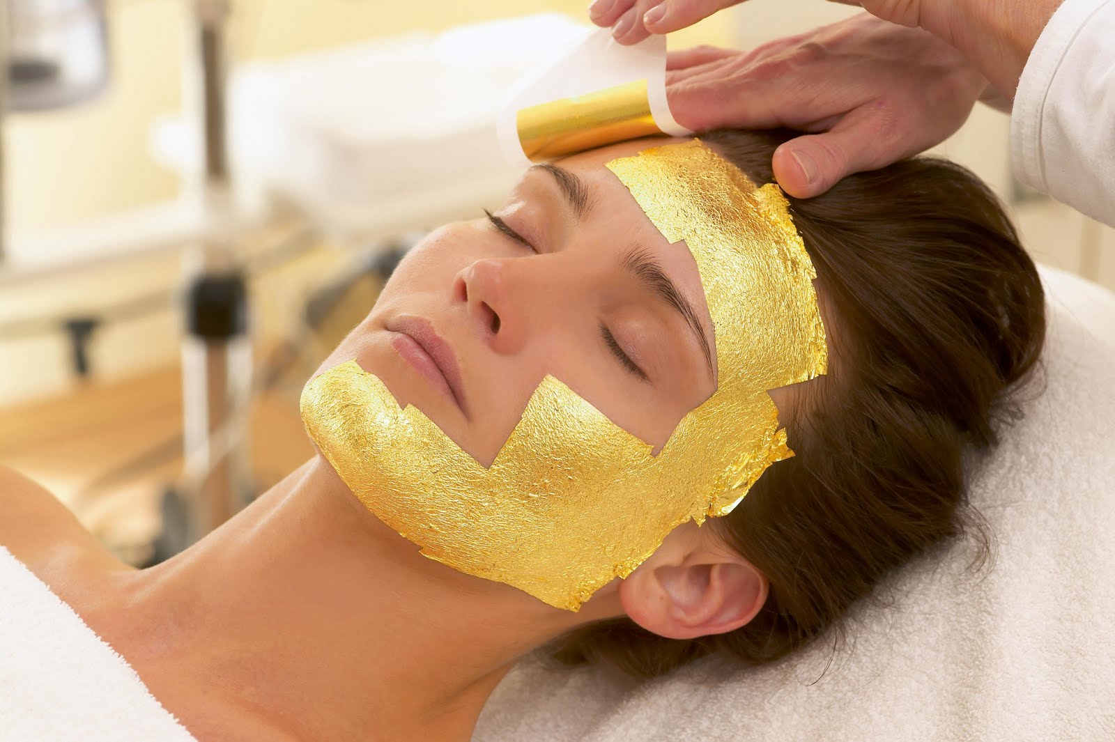 24-Karat-Gold-Facial-Treatment