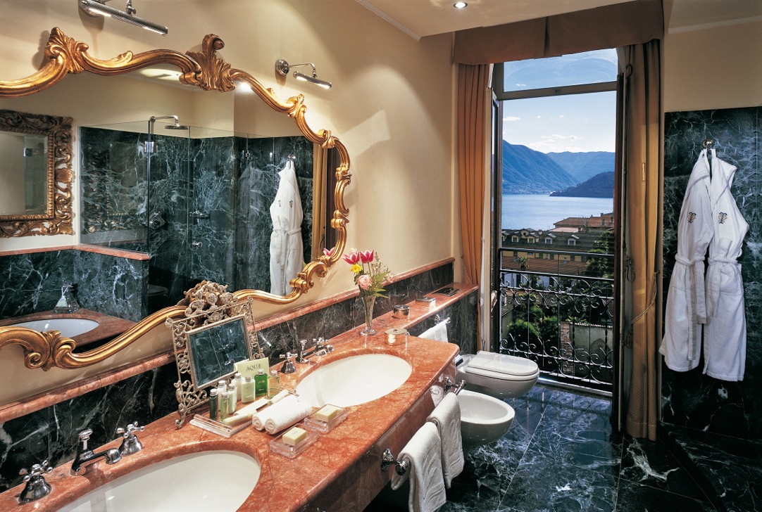 7 - Lake View Deluxe Bathroom