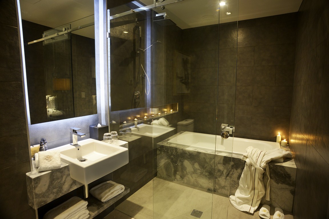 Gambaro-Suites-bathroom