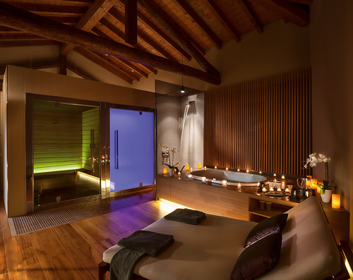 Tremezzo-couple-spa-suite