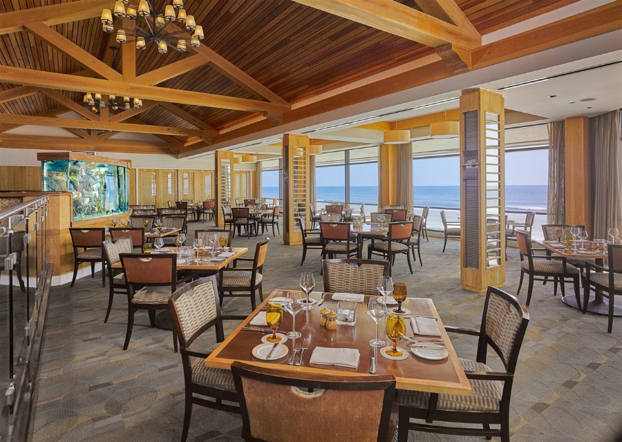 PVI_Inn-Dining-SeahorseGrille_1