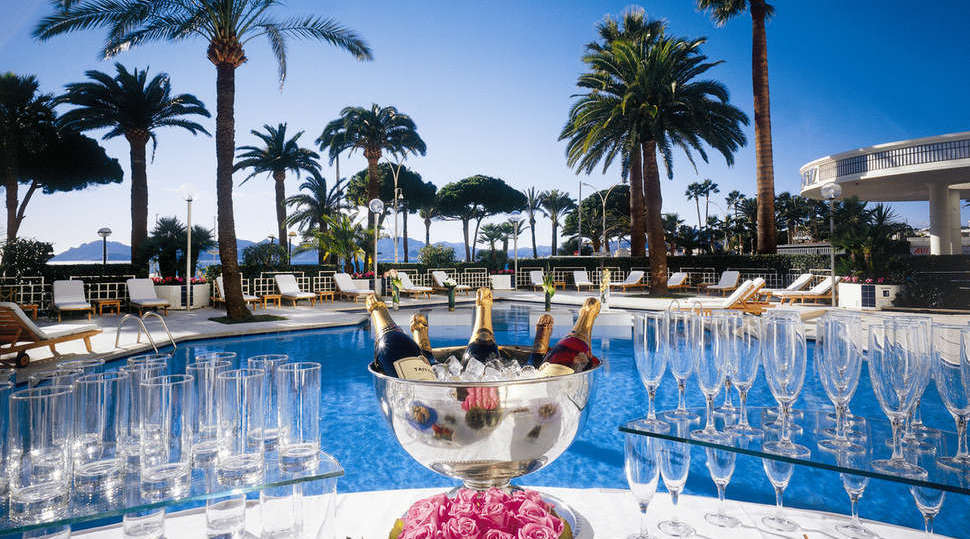 martinez-hotel-cannes-poolside