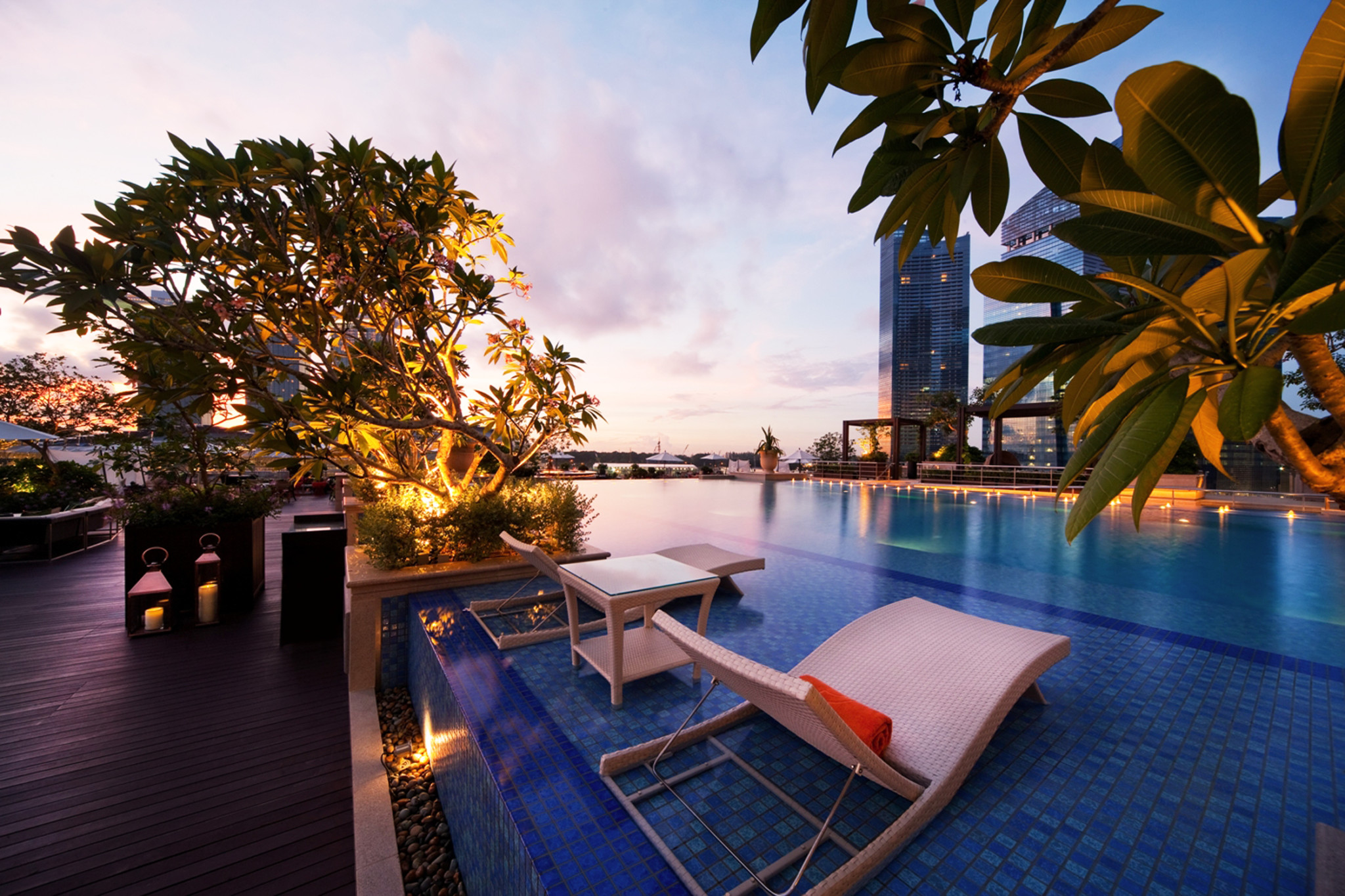 Rooftop Infinity Pool - The Fullerton Bay Hotel Singapore