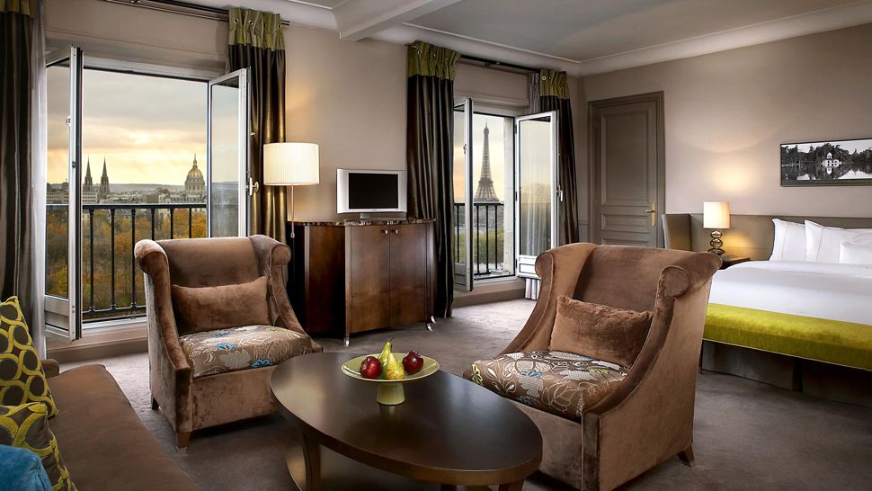 junior-suite-eiffel-tower-view